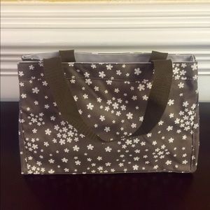 Simple tote only available to hostesses!